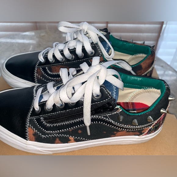 Women’s 7.5 Old Skool Vans - Picture 1 of 8